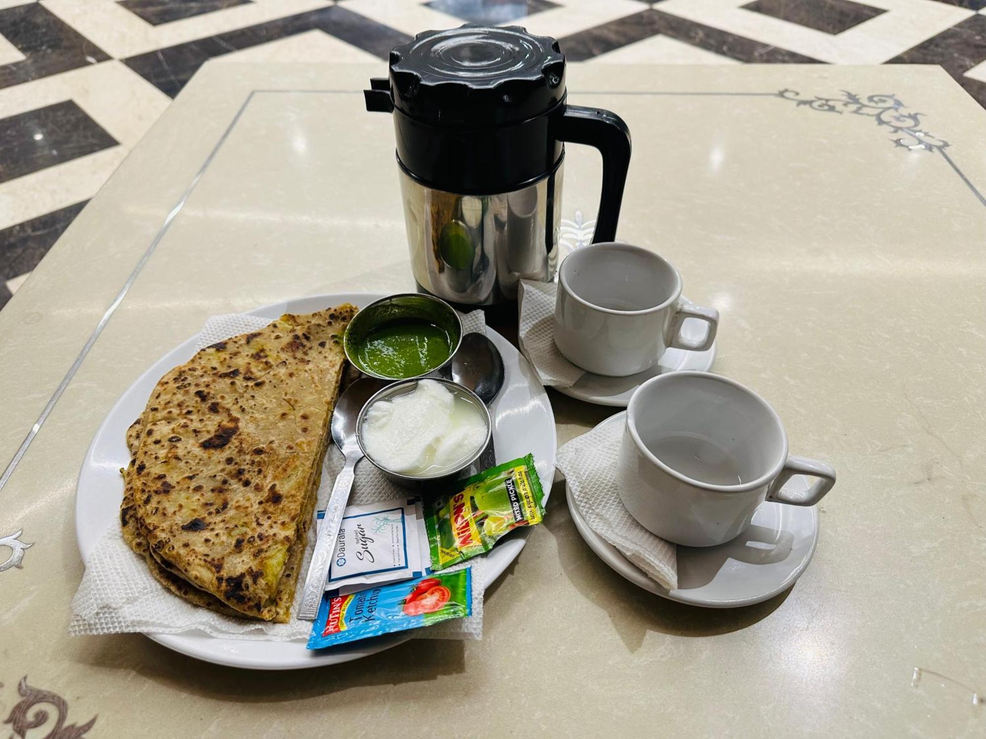 Chowdhry Tourist Lodge - New Delhi Railway Station - 2 Minutes Walk Dış mekan fotoğraf