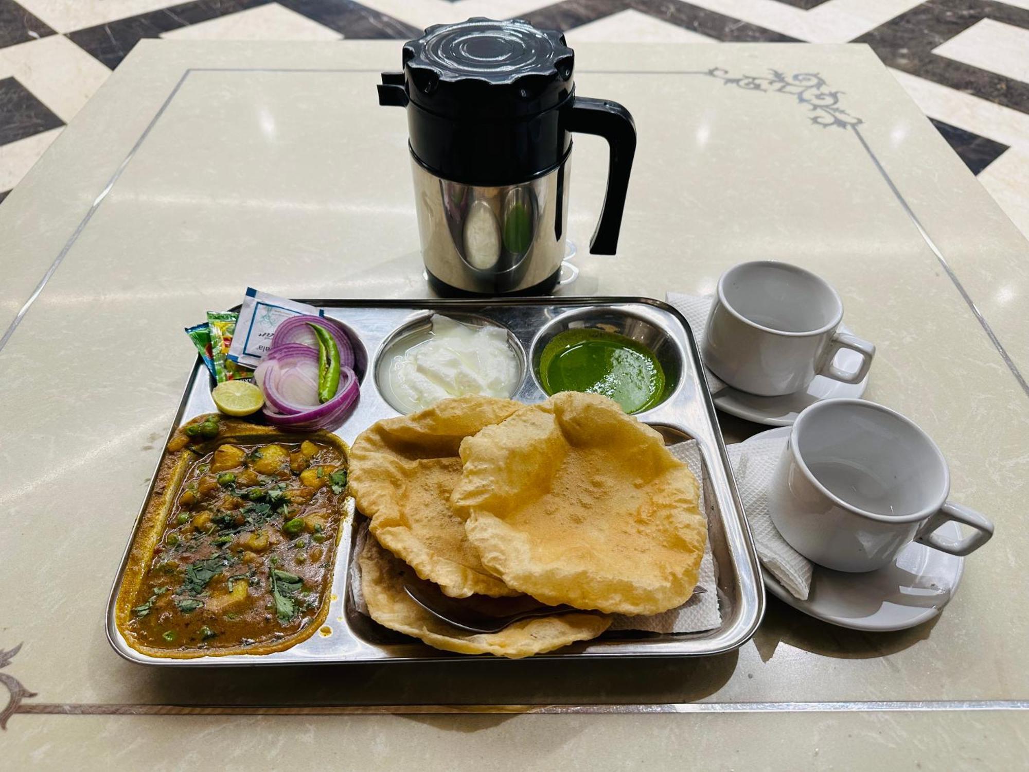 Chowdhry Tourist Lodge - New Delhi Railway Station - 2 Minutes Walk Dış mekan fotoğraf
